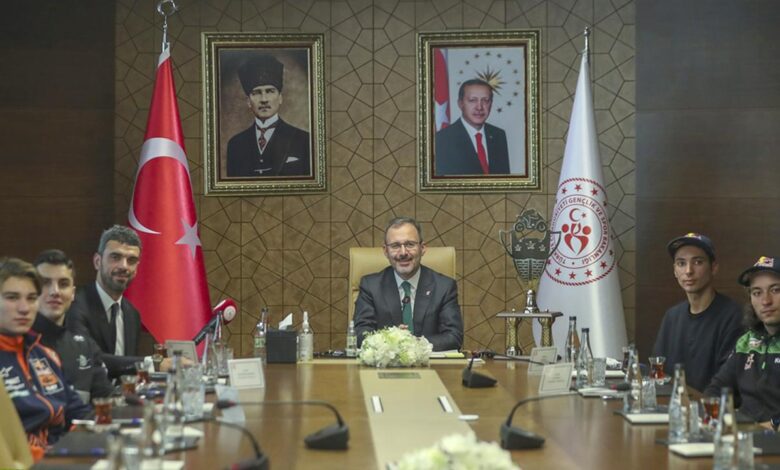 Bakan Kasapoğlu, milli motosikletçileri kabul etti 1 bakan kasapoglu milli motosikletcileri kabul etti 1958537