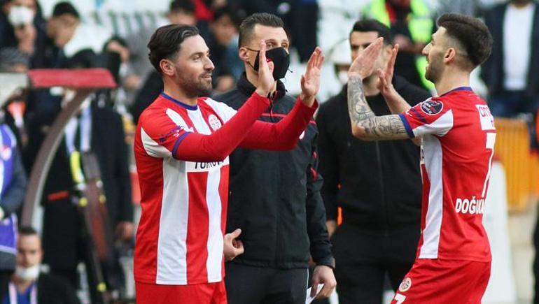 Antalyaspor'da şans bulamayan Sinan Gümüş'ün yeni adresi: Şaşırtan tercih 2 Antalyasporda şans bulamayan Sinan Gümüşün yeni adresi: Şaşırtan tercih