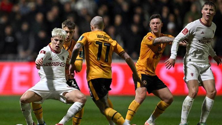 Newport County-Manchester United maçında Altay Bayındır ilk kez sahne aldı: Nihayet işbaşı yaptı 2 Newport County-Manchester United maçında Altay Bayındır ilk kez sahne aldı: Nihayet işbaşı yaptı