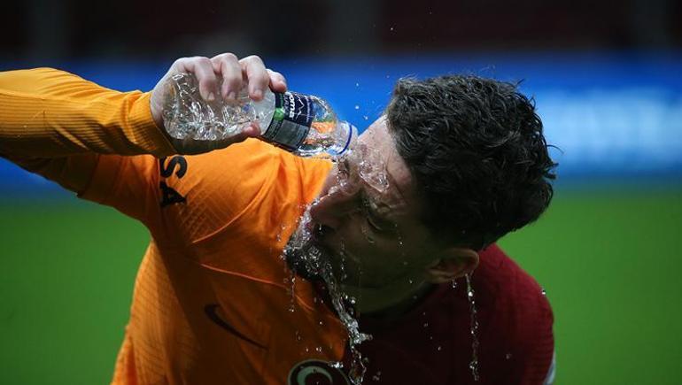Yıldız oyuncu resmen açıkladı: Futbolu Galatasarayda bırakacağım