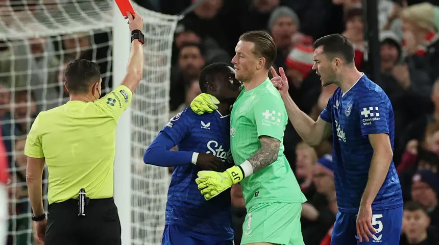 arkadasına-tokat-atan-futbolcu